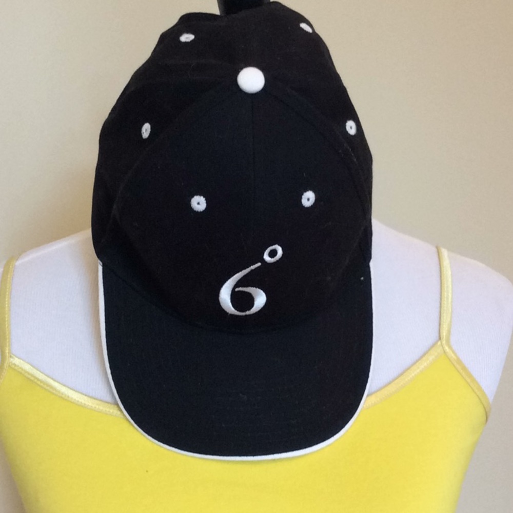6 degree black and white athletic cap